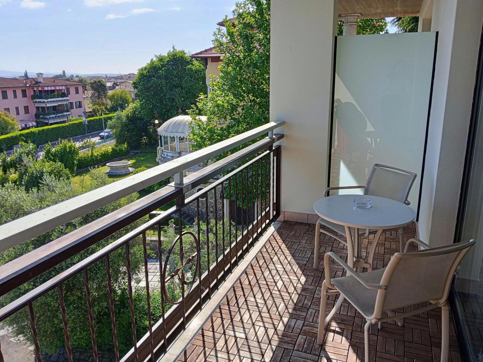 Hotel Villa Maria Desenzano del Garda Esterno foto